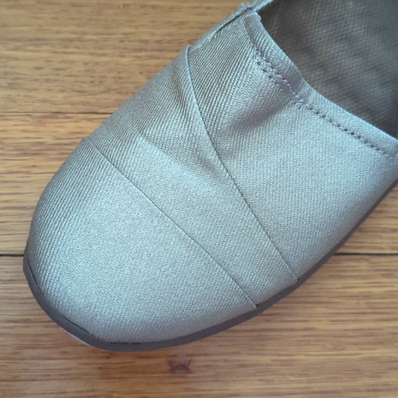 Gently used Metallic Canvas Flats - Size 8.5 - Picture 6 of 9